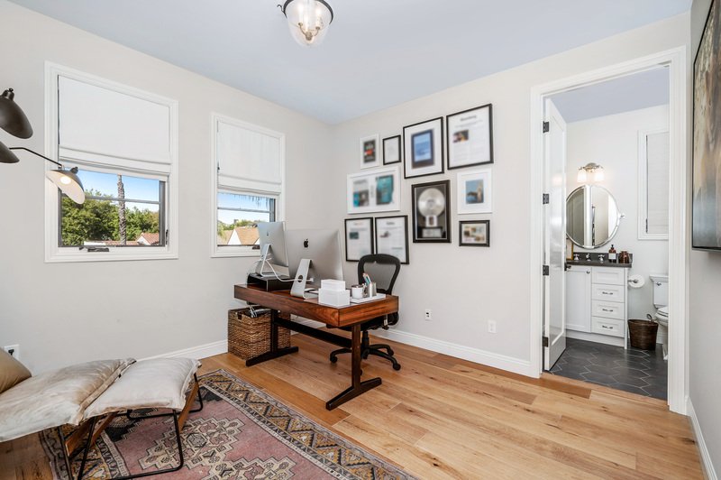 Cuarto de oficina en una casa en venta